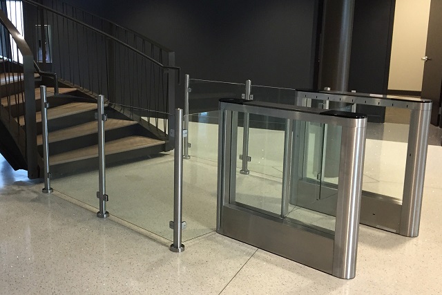 almunium and glass (1)